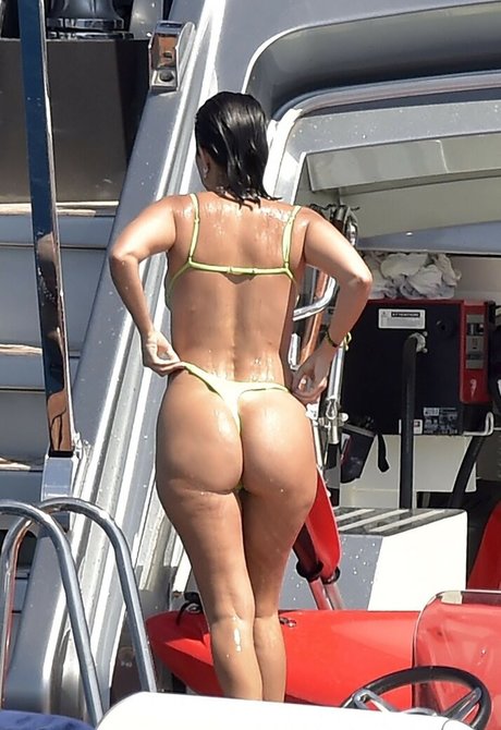 Kourtney Kardashian photo 5