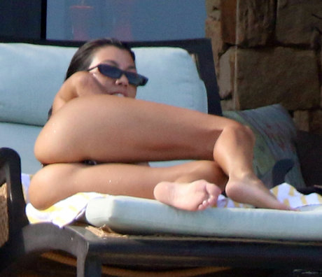 Kourtney Kardashian photo 10