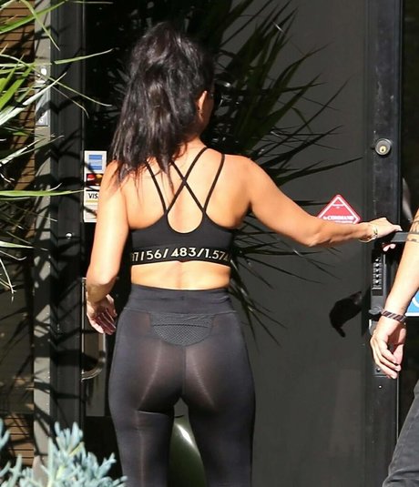 Kourtney Kardashian photo 23