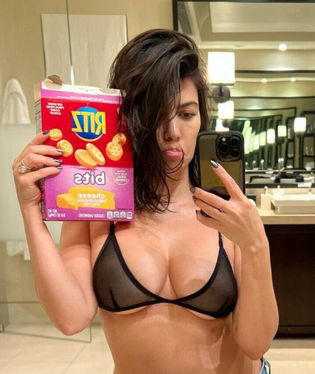 Kourtney Kardashian photo 30