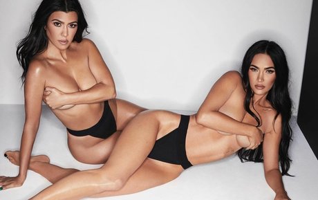 Kourtney Kardashian photo 33