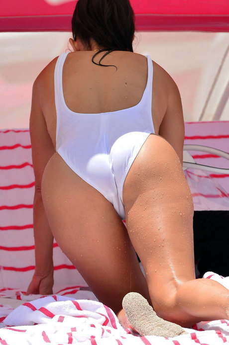 Kourtney Kardashian photo 35
