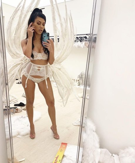 Kourtney Kardashian photo 70