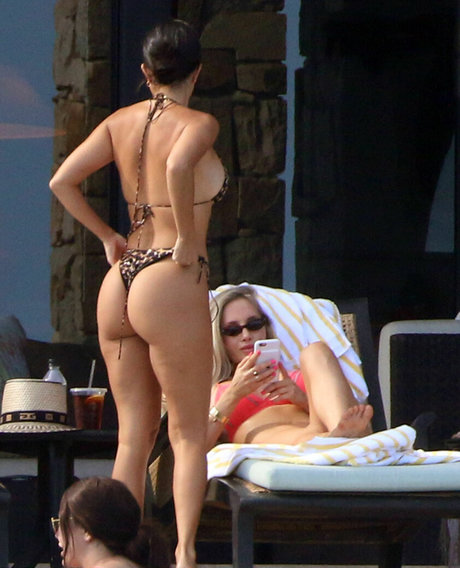 Kourtney Kardashian photo 82