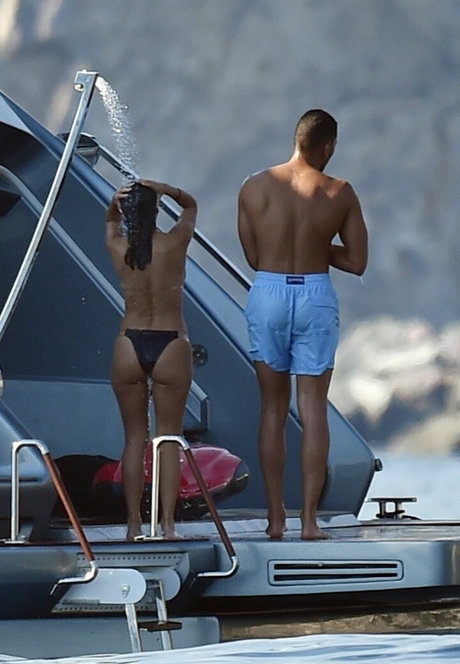 Kourtney Kardashian photo 86