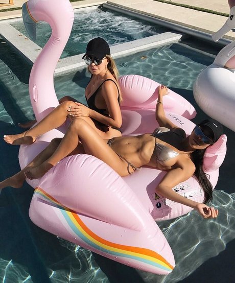Kourtney Kardashian photo 113