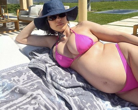 Kourtney Kardashian photo 114