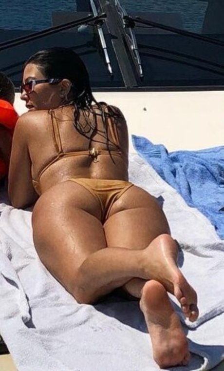 Kourtney Kardashian photo 126
