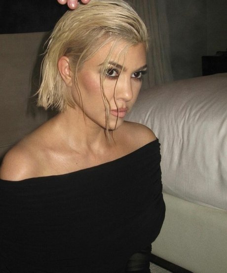 Kourtney Kardashian photo 132