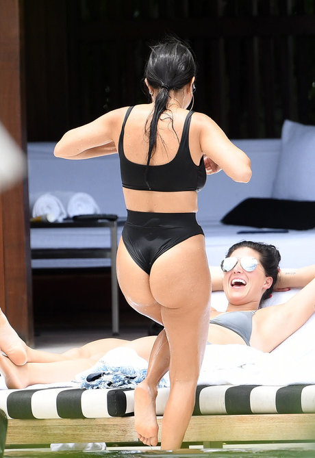 Kourtney Kardashian photo 144