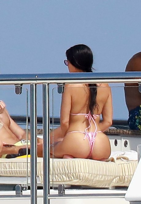 Kourtney Kardashian photo 146