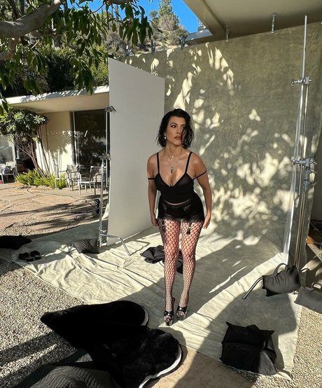 Kourtney Kardashian photo 147