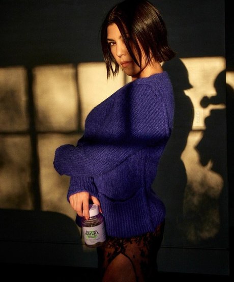 Kourtney Kardashian photo 195