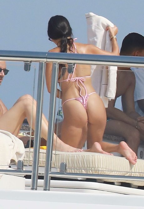 Kourtney Kardashian photo 224
