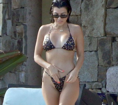Kourtney Kardashian photo 253