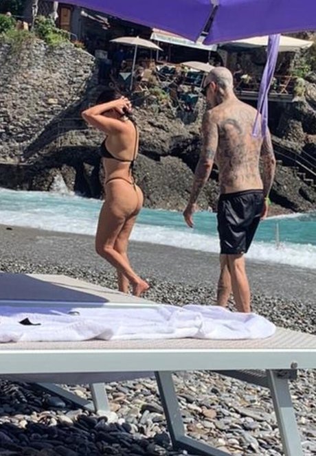 Kourtney Kardashian photo 257