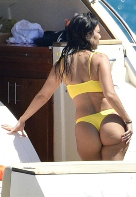 Kourtney Kardashian photo 262