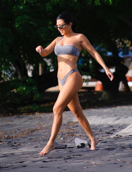 Kourtney Kardashian photo 268