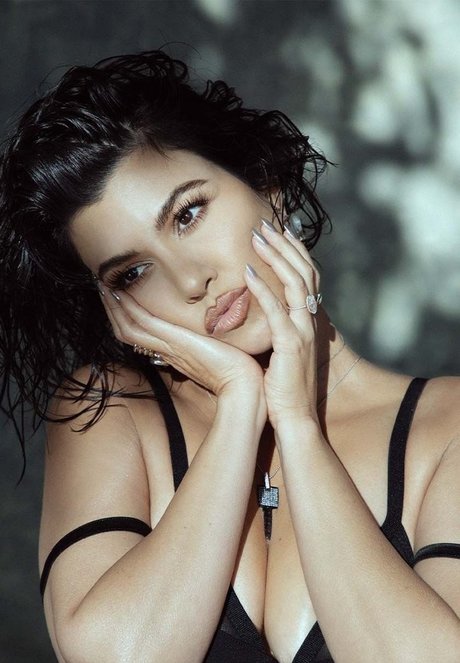 Kourtney Kardashian photo 270