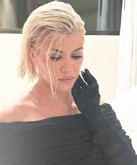 Kourtney Kardashian photo 301