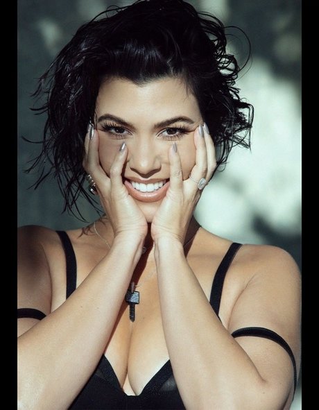 Kourtney Kardashian photo 310