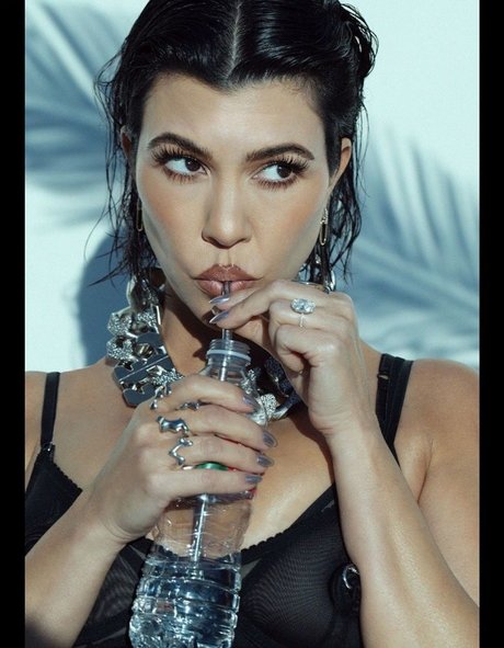 Kourtney Kardashian photo 316