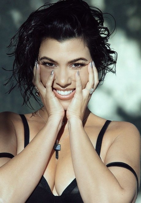 Kourtney Kardashian photo 319