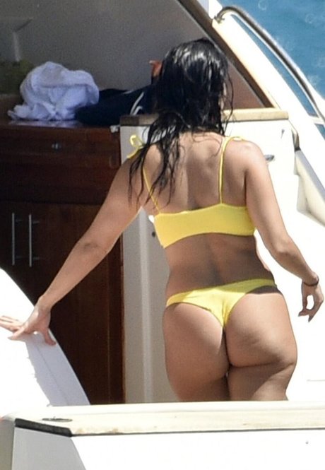 Kourtney Kardashian photo 348
