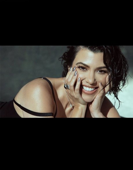 Kourtney Kardashian photo 350