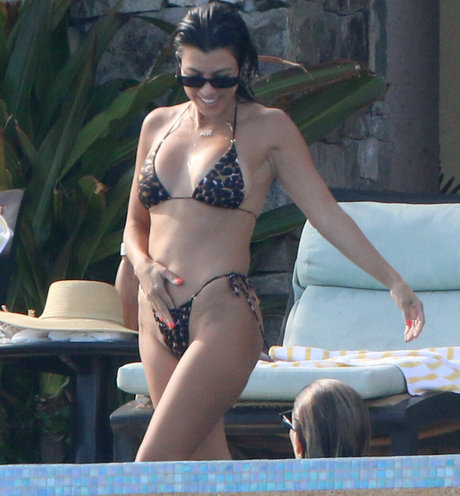 Kourtney Kardashian photo 371