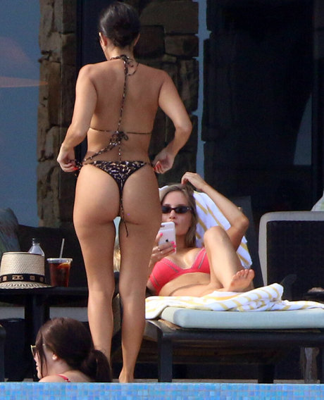 Kourtney Kardashian photo 372