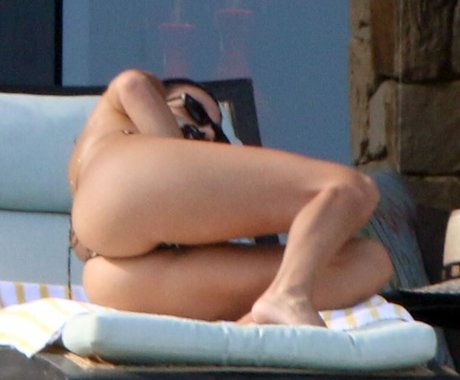 Kourtney Kardashian photo 376