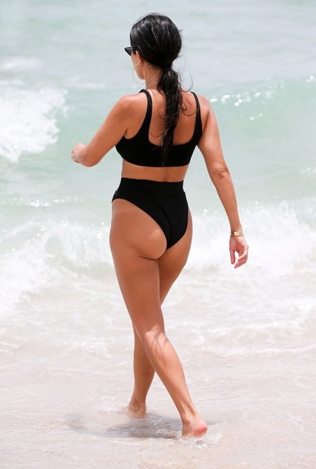 Kourtney Kardashian photo 378