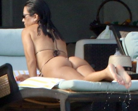 Kourtney Kardashian photo 381