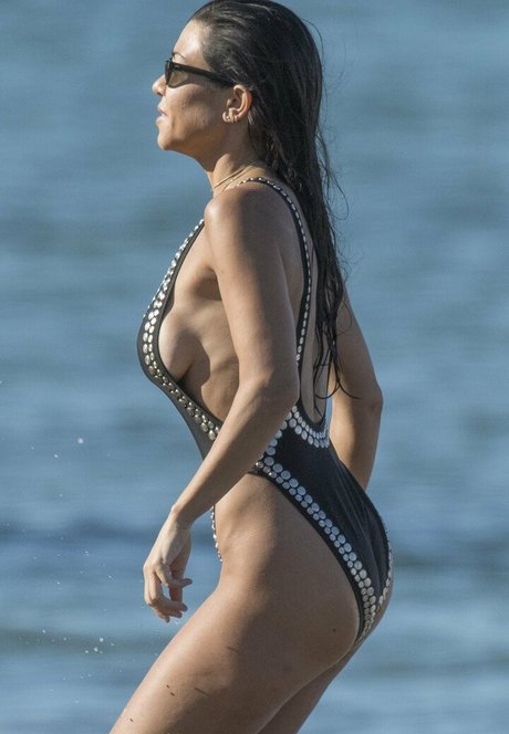 Kourtney Kardashian photo 391