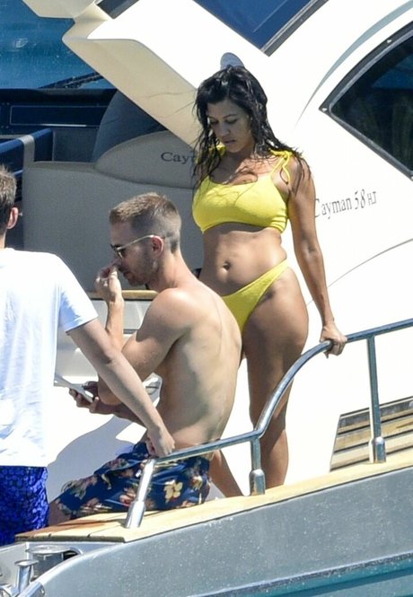 Kourtney Kardashian photo 408