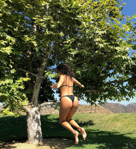 Kourtney Kardashian photo 419