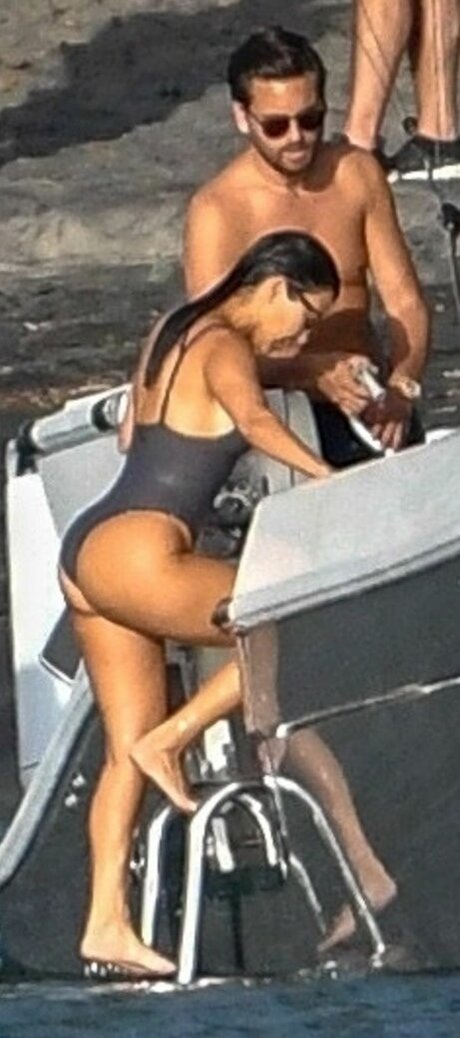 Kourtney Kardashian photo 421