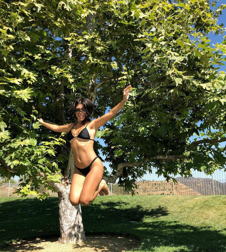Kourtney Kardashian photo 422
