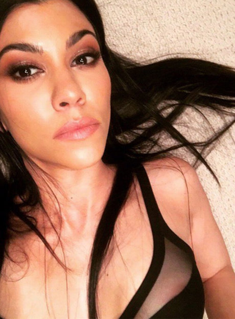 Kourtney Kardashian photo 449