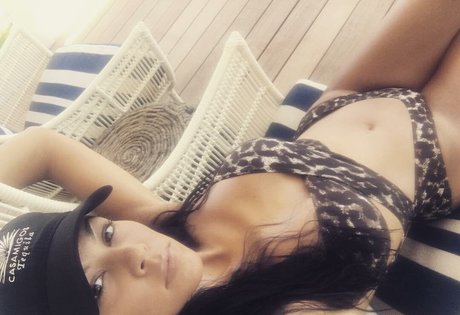 Kourtney Kardashian photo 455