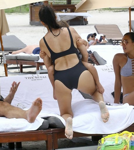 Kourtney Kardashian photo 470