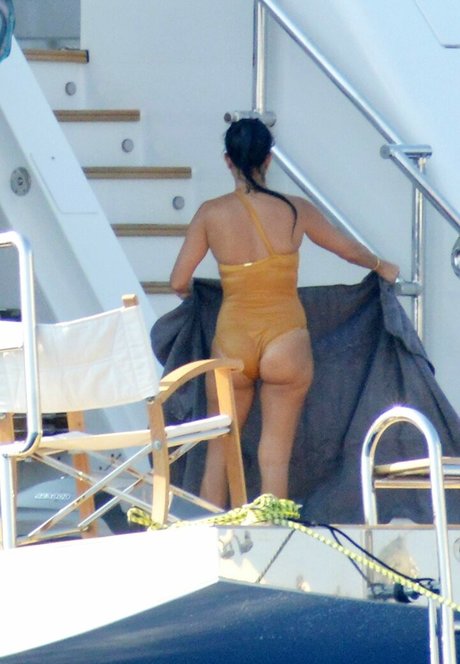 Kourtney Kardashian photo 478