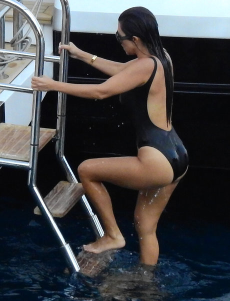 Kourtney Kardashian photo 481