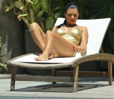 Kourtney Kardashian photo 485