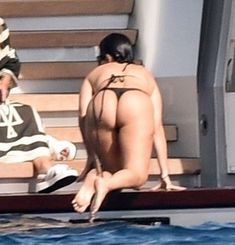 Kourtney Kardashian photo 505