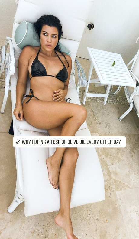 Kourtney Kardashian photo 511