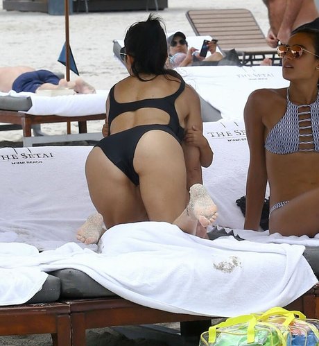 Kourtney Kardashian photo 530
