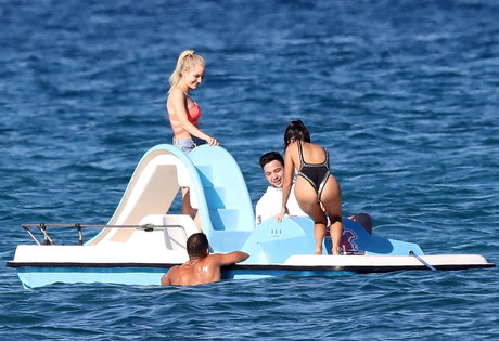 Kourtney Kardashian photo 556