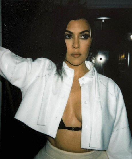 Kourtney Kardashian photo 564